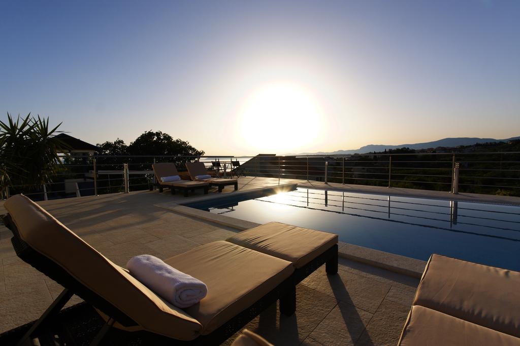 Villa Mermaid Your Croatian Haven With Luxury Pool And Scenic Views Podstrana Exterior foto